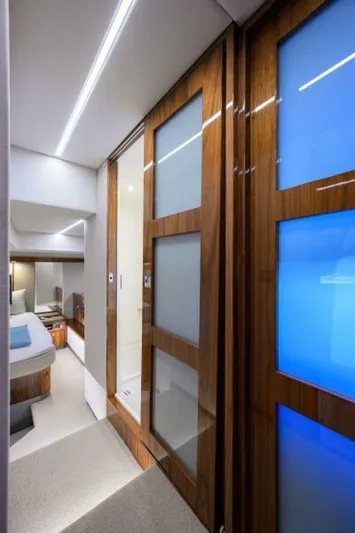 Command At Sea Yacht Photos Pics 2022 Riviera 505 Suv - Image 62