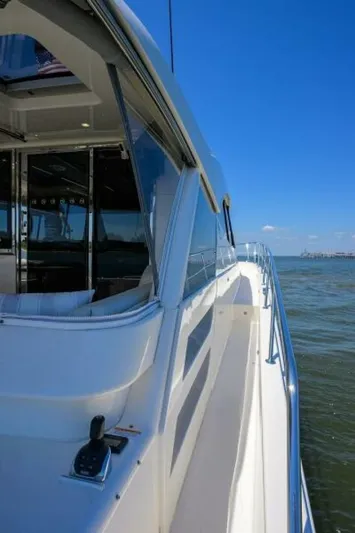 Command At Sea Yacht Photos Pics 2022 Riviera 505 Suv - Image 19