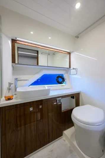 Command At Sea Yacht Photos Pics 2022 Riviera 505 Suv - Image 73