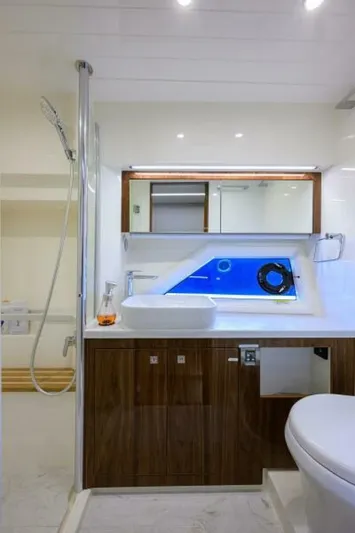 Command At Sea Yacht Photos Pics 2022 Riviera 505 Suv - Image 72