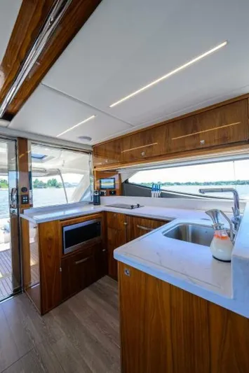 Command At Sea Yacht Photos Pics 2022 Riviera 505 Suv - Image 52