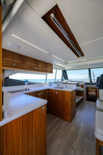 Command At Sea Yacht Photos Pics 2022 Riviera 505 Suv - Image 48