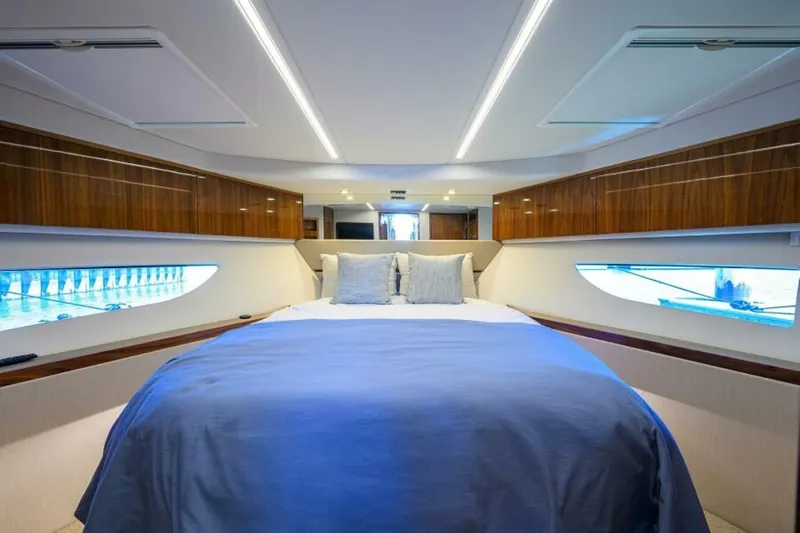 Command At Sea Yacht Photos Pics 2022 Riviera 505 Suv - Image 78