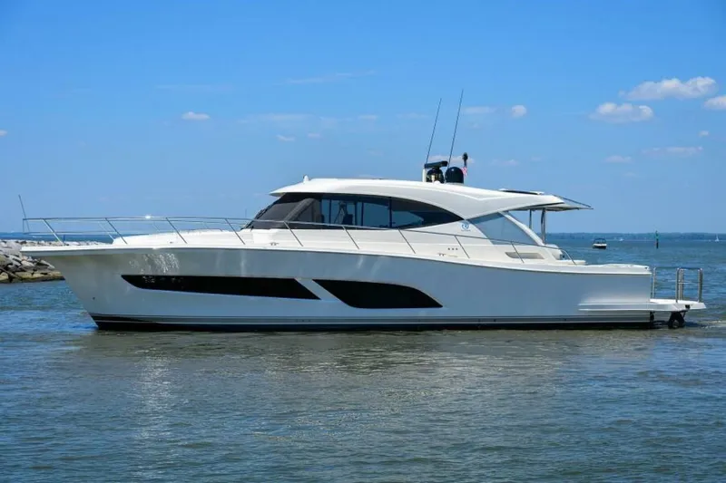 Command At Sea Yacht Photos Pics 2022 Riviera 505 Suv - Image 7