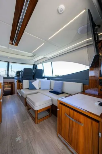 Command At Sea Yacht Photos Pics 2022 Riviera 505 Suv - Image 39