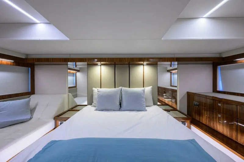 Command At Sea Yacht Photos Pics 2022 Riviera 505 Suv - Image 66