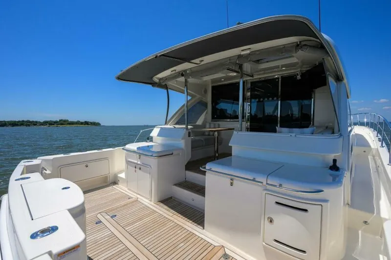Command At Sea Yacht Photos Pics 2022 Riviera 505 Suv - Image 24