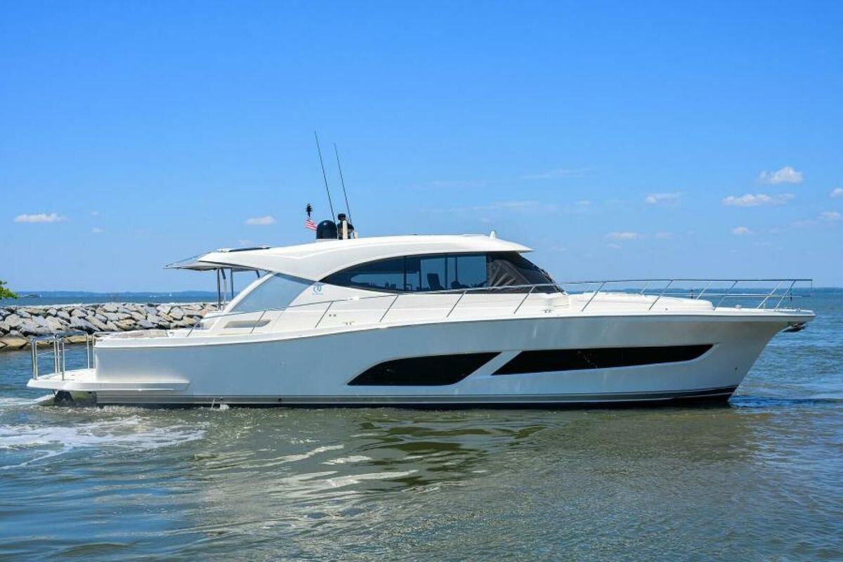 2022 Riviera 50 