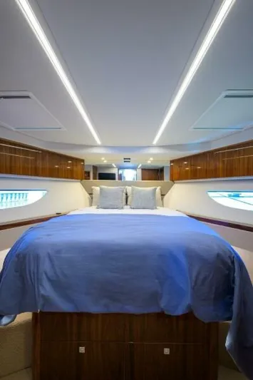 Command At Sea Yacht Photos Pics 2022 Riviera 505 Suv - Image 77