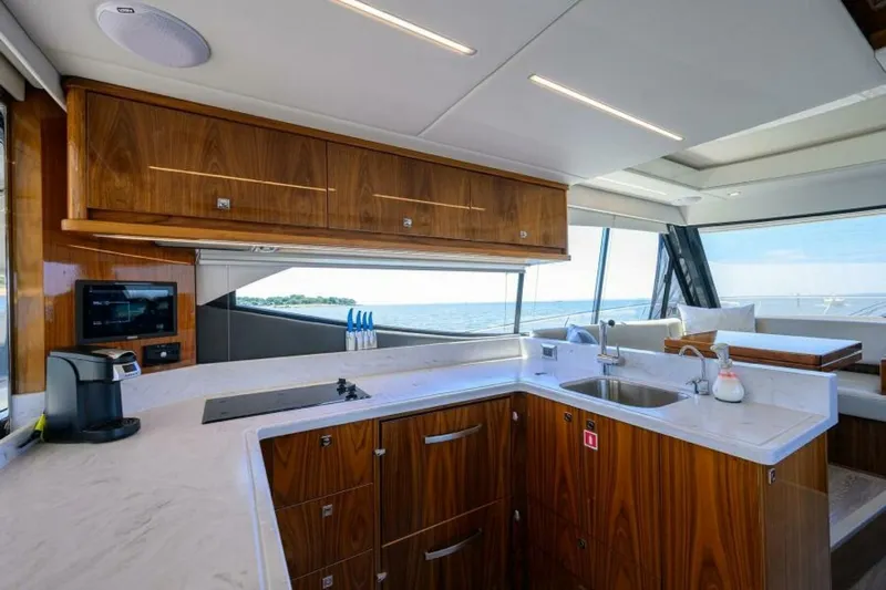 Command At Sea Yacht Photos Pics 2022 Riviera 505 Suv - Image 51