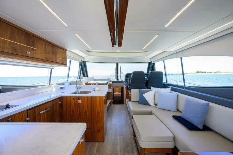 Command At Sea Yacht Photos Pics 2022 Riviera 505 Suv - Image 38