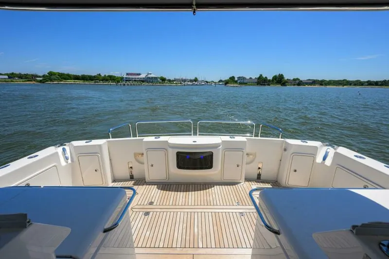 Command At Sea Yacht Photos Pics 2022 Riviera 505 Suv - Image 28