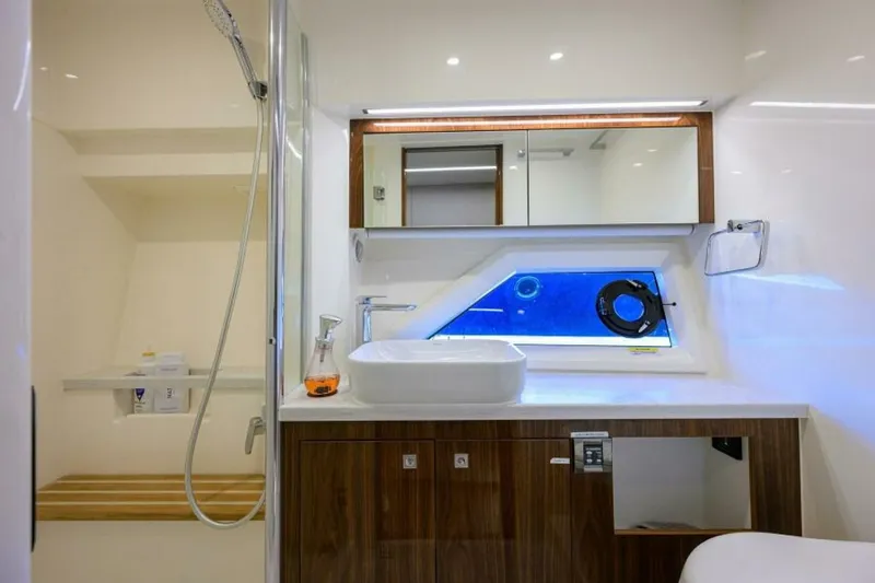 Command At Sea Yacht Photos Pics 2022 Riviera 505 Suv - Image 74