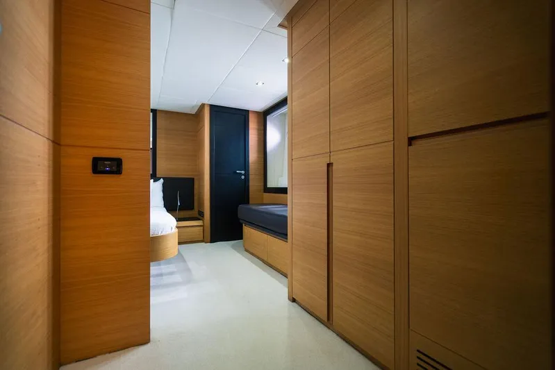  Yacht Photos Pics Pershing 64 Motor Yacht -