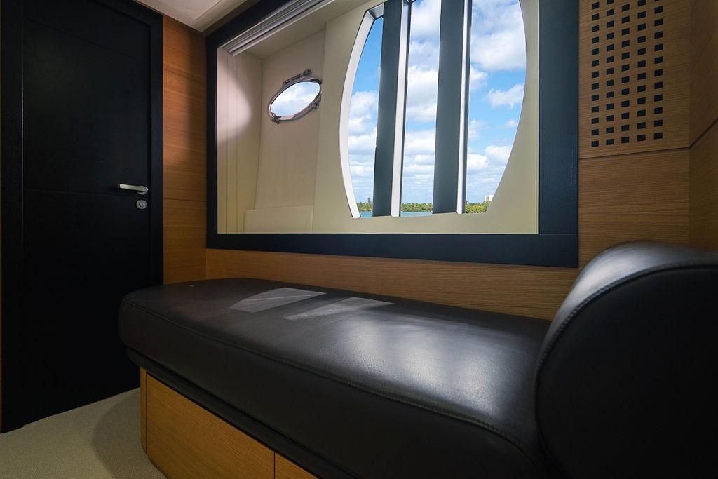 2011 Pershing 64 