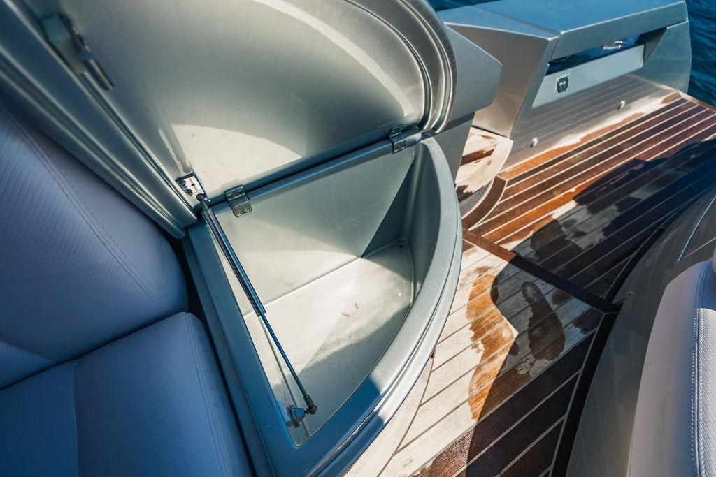2011 Pershing 64 