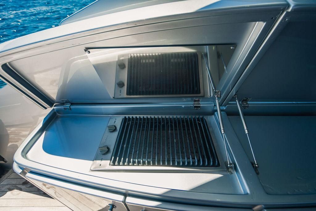 2011 Pershing 64 
