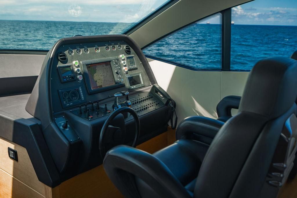2011 Pershing 64 
