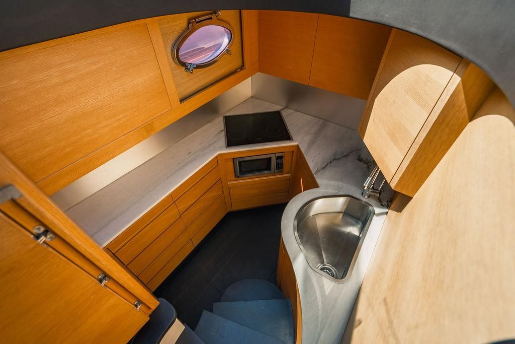 2011 Pershing 64 