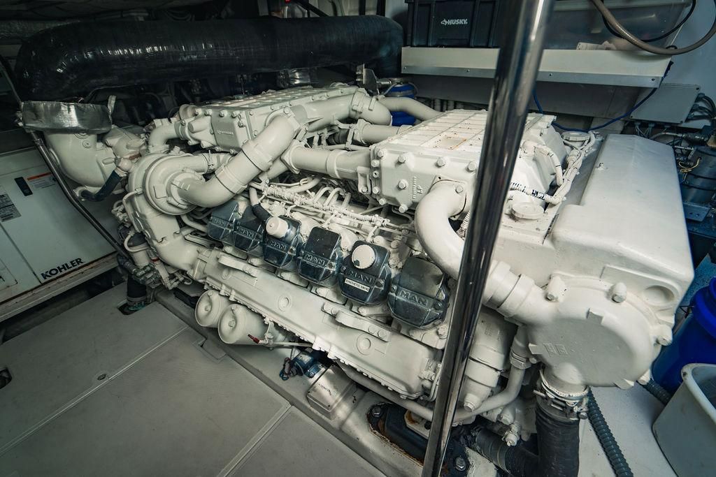 2011 Pershing 64 