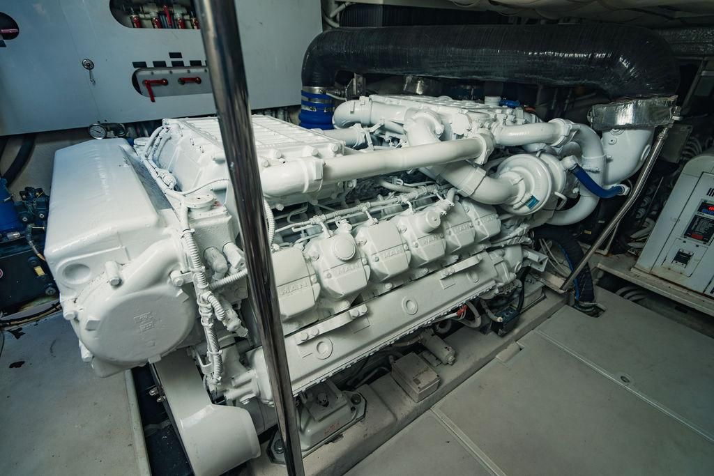 2011 Pershing 64 