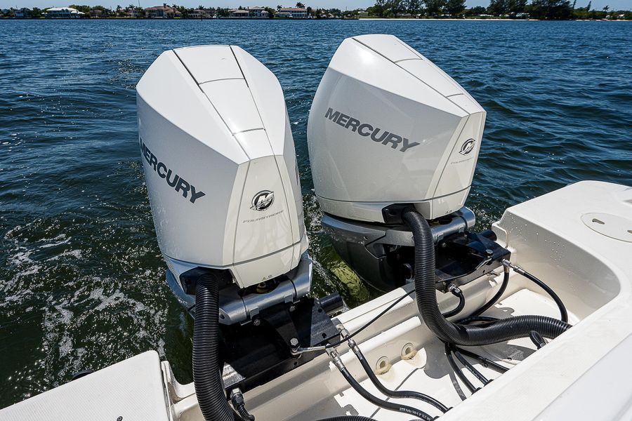 2020 Boston Whaler 330 Outrage