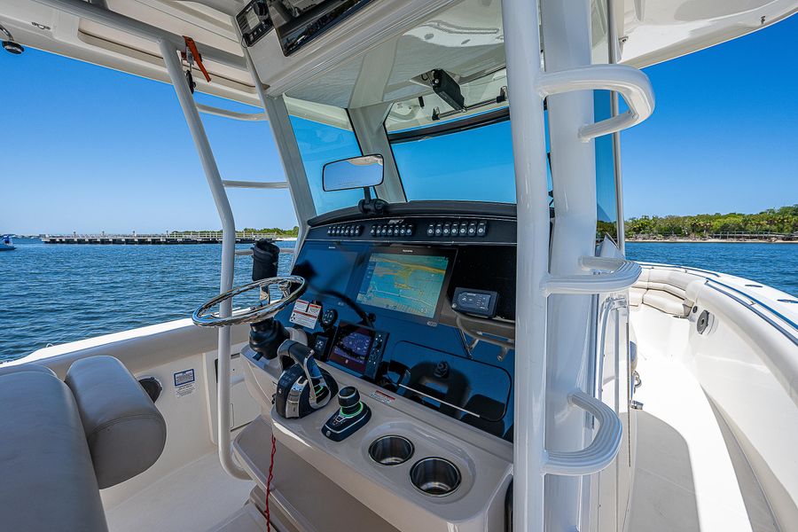 2020 Boston Whaler 330 Outrage