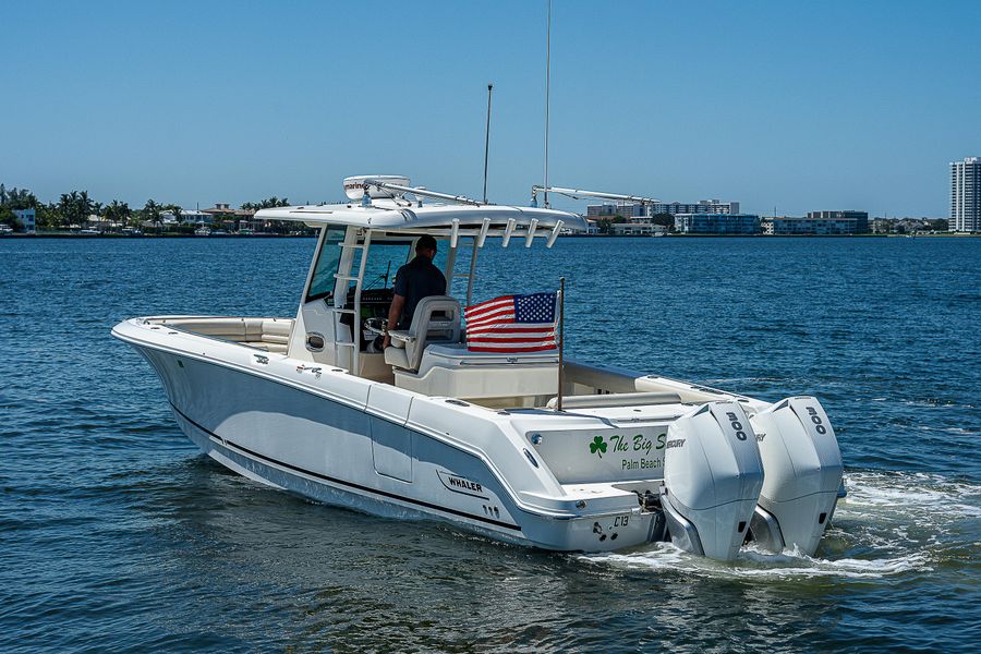 2020 Boston Whaler 330 Outrage