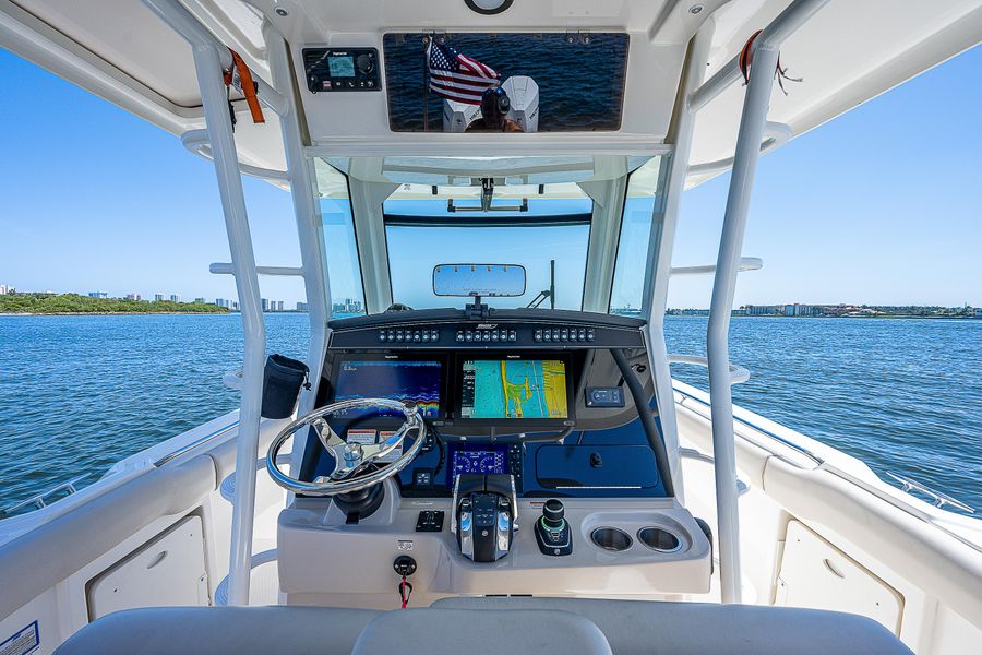 2020 Boston Whaler 330 Outrage