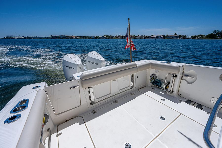 2020 Boston Whaler 330 Outrage