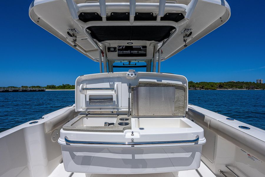 2020 Boston Whaler 330 Outrage