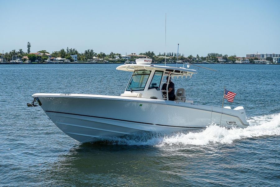 2020 Boston Whaler 330 Outrage