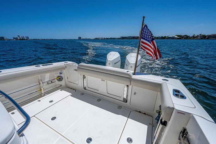 2020 Boston Whaler 330 Outrage