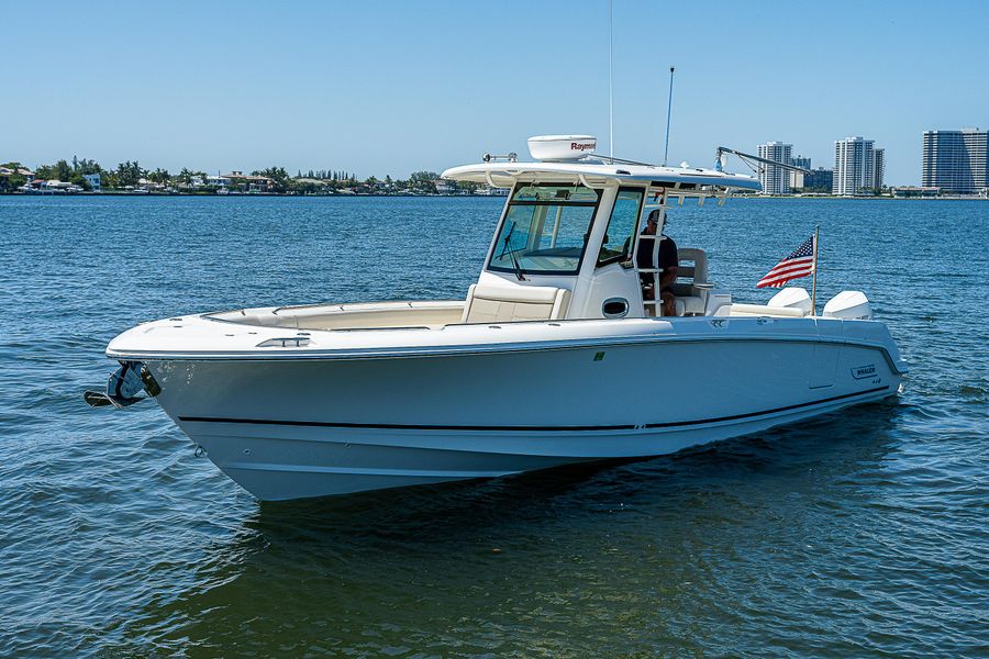 2020 Boston Whaler 330 Outrage