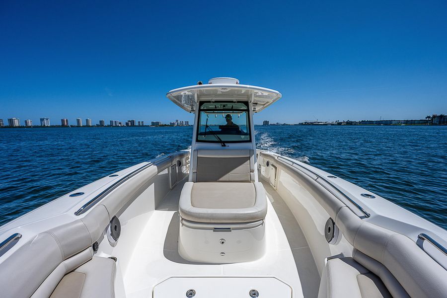 2020 Boston Whaler 330 Outrage