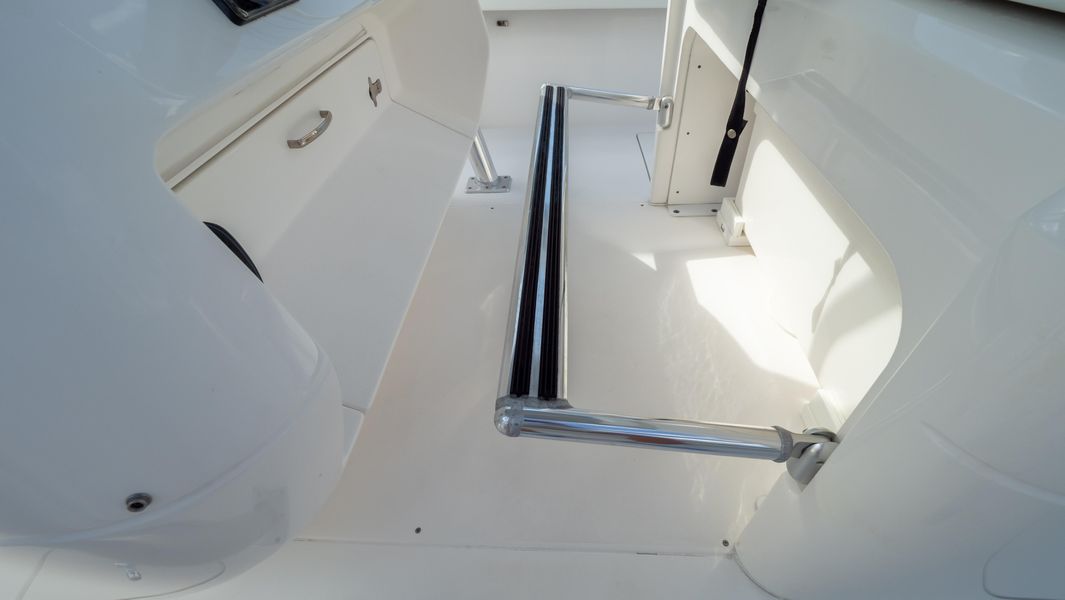 2020 Intrepid 327 Center Console