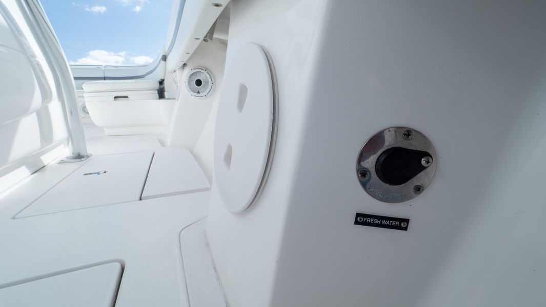 2020 Intrepid 327 Center Console