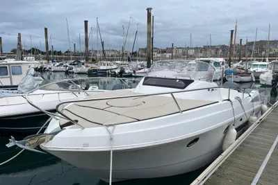 2014 Beneteau Flyer 850 Sun Deck