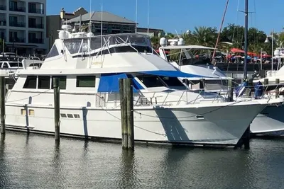 Hatteras 70 Sport Deck Motor Yacht