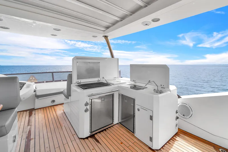  Yacht Photos Pics 80' Sunseeker