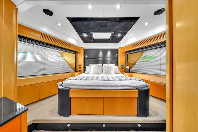  Yacht Photos Pics 80' Sunseeker