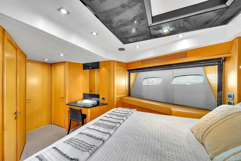  Yacht Photos Pics 80' Sunseeker