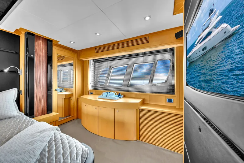  Yacht Photos Pics 80' Sunseeker