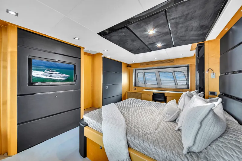  Yacht Photos Pics 80' Sunseeker