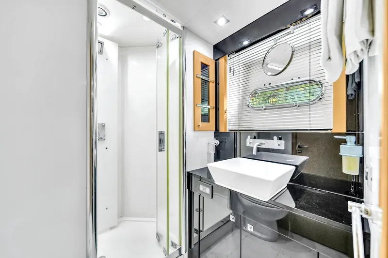  Yacht Photos Pics 80' Sunseeker