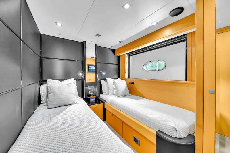  Yacht Photos Pics 80' Sunseeker