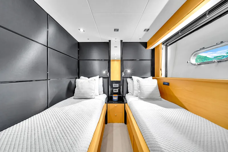  Yacht Photos Pics 80' Sunseeker