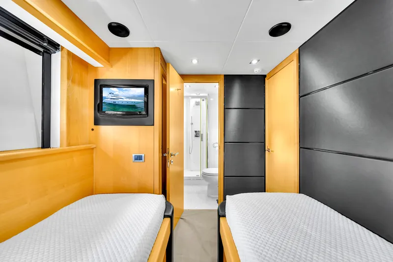  Yacht Photos Pics 80' Sunseeker