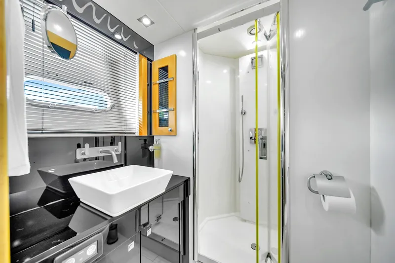  Yacht Photos Pics 80' Sunseeker