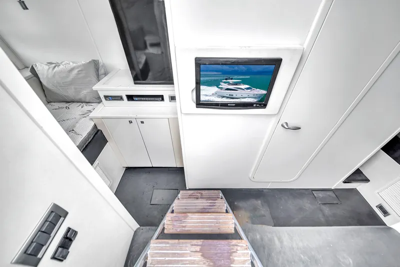  Yacht Photos Pics 80' Sunseeker